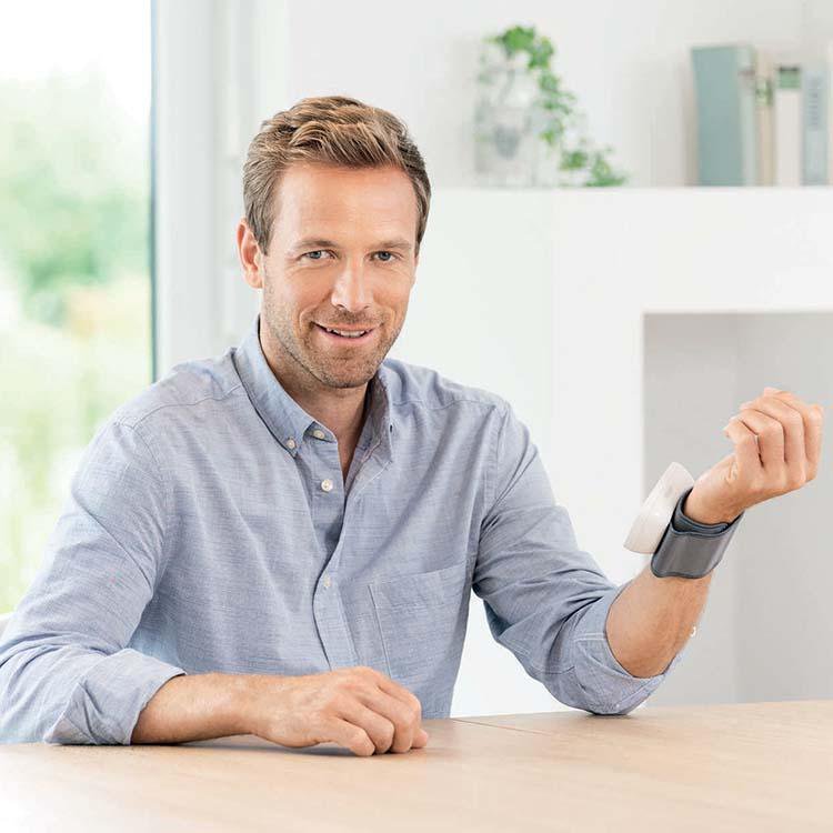 Demo - Beurer Speaking Wrist Blood Pressure Monitor BC 21
