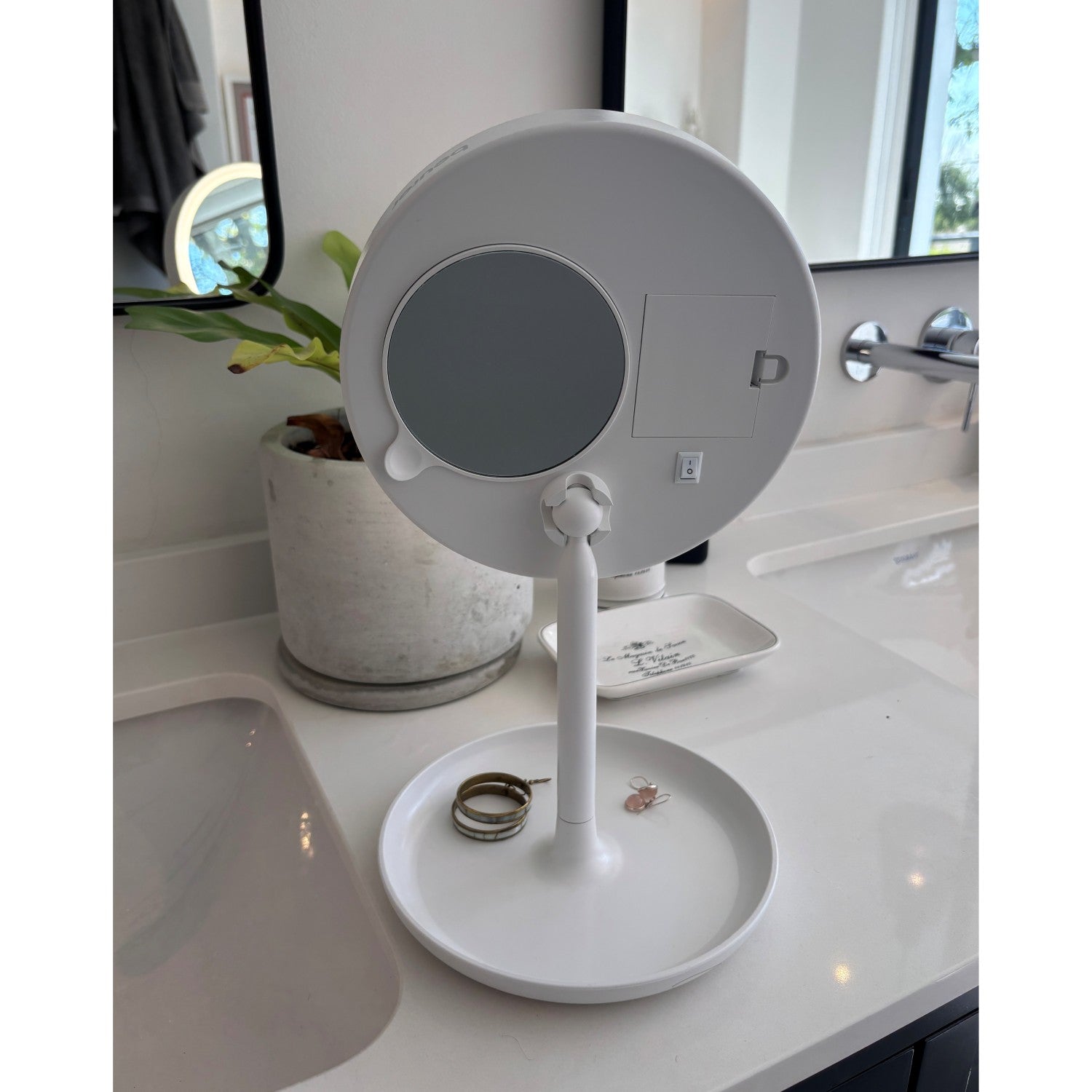 Beurer BS 45 Illuminated Cosmetic Mirror / Makeup Mirror with LED Lights & Trinket Tray