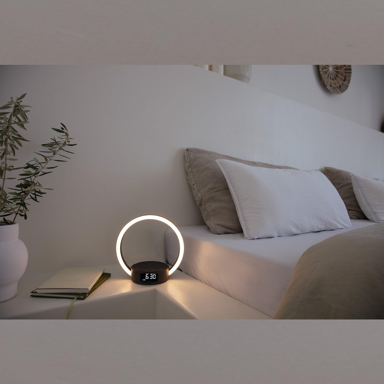 Beurer WL 65 Wake + Charge Wake Up Light | Bedside Light, Fast Phone Charger, Dual Alarm & Variable LED