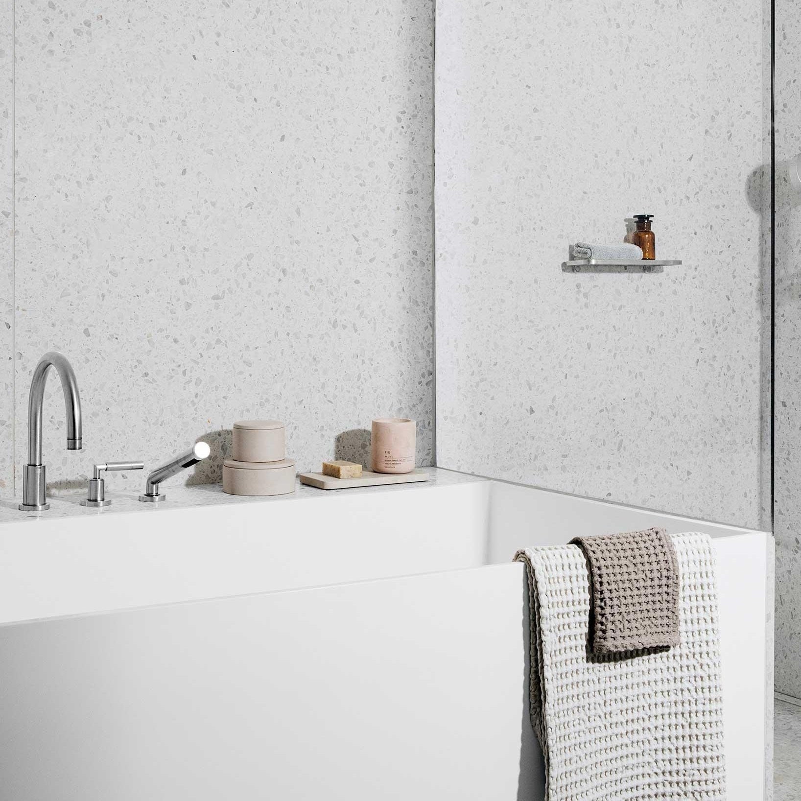 Blomus Scented Candle: Verbena Lime in Plum Container FRAGA 6.5cm diameter