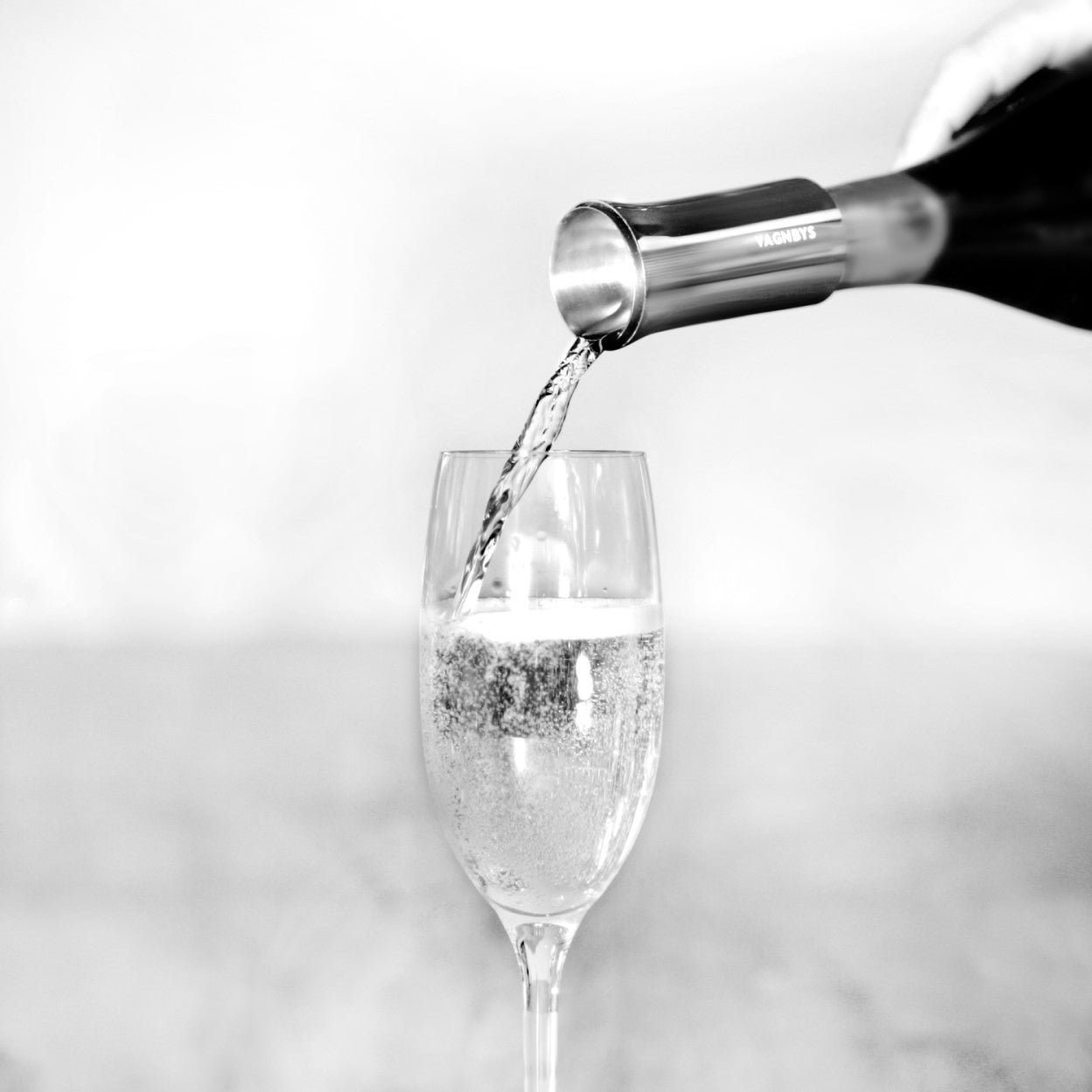 VAGNBYS Champagne Pourer: Preserves MCC Bubbles. Prevents Dripping. Elegant Stainless-Steel Conserves the Taste & Quality