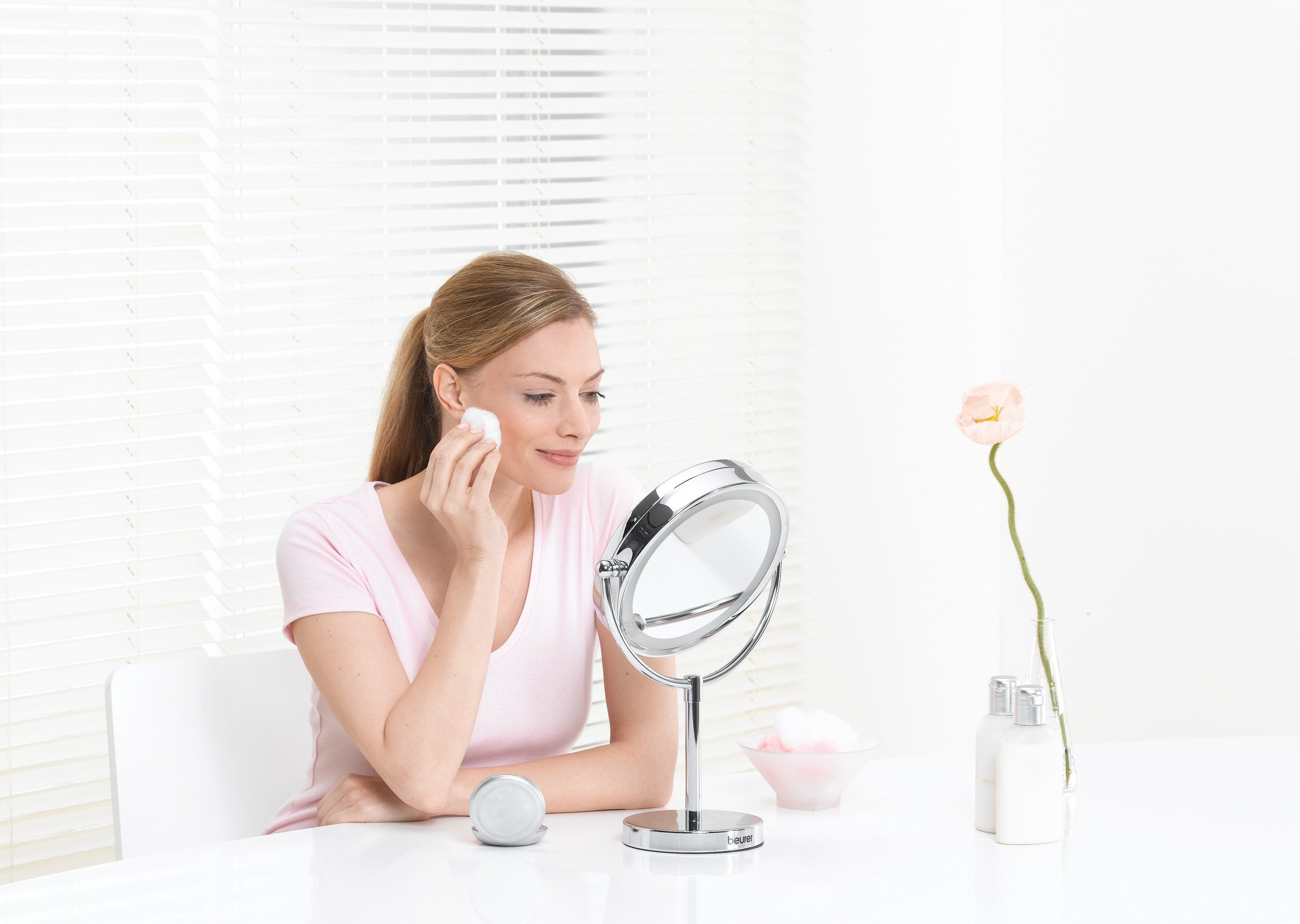 Demo - Beurer Illuminated Cosmetics Mirror BS 69