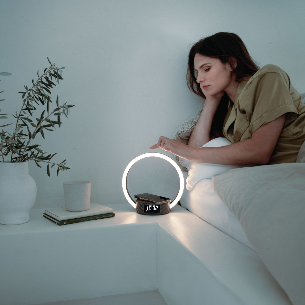Beurer WL 65 Wake + Charge Wake Up Light | Bedside Light, Fast Phone Charger, Dual Alarm & Variable LED