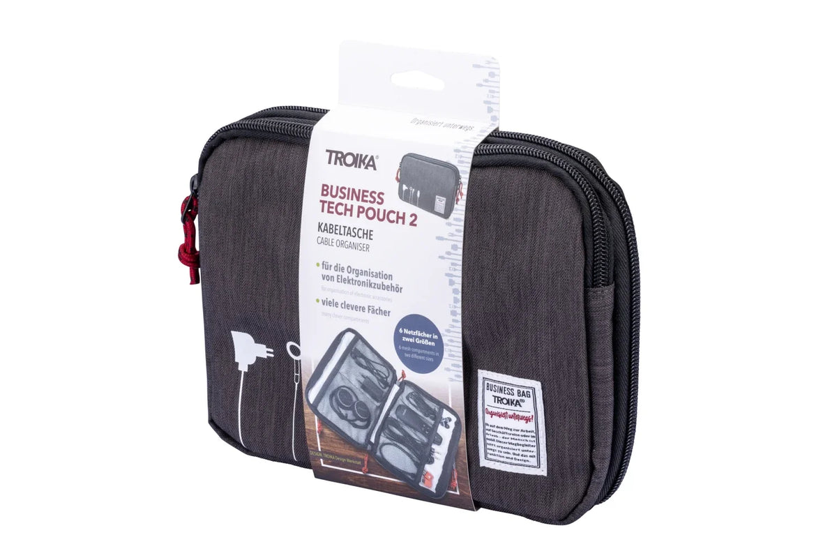 TROIKA Business Tech Pouch 2 in use