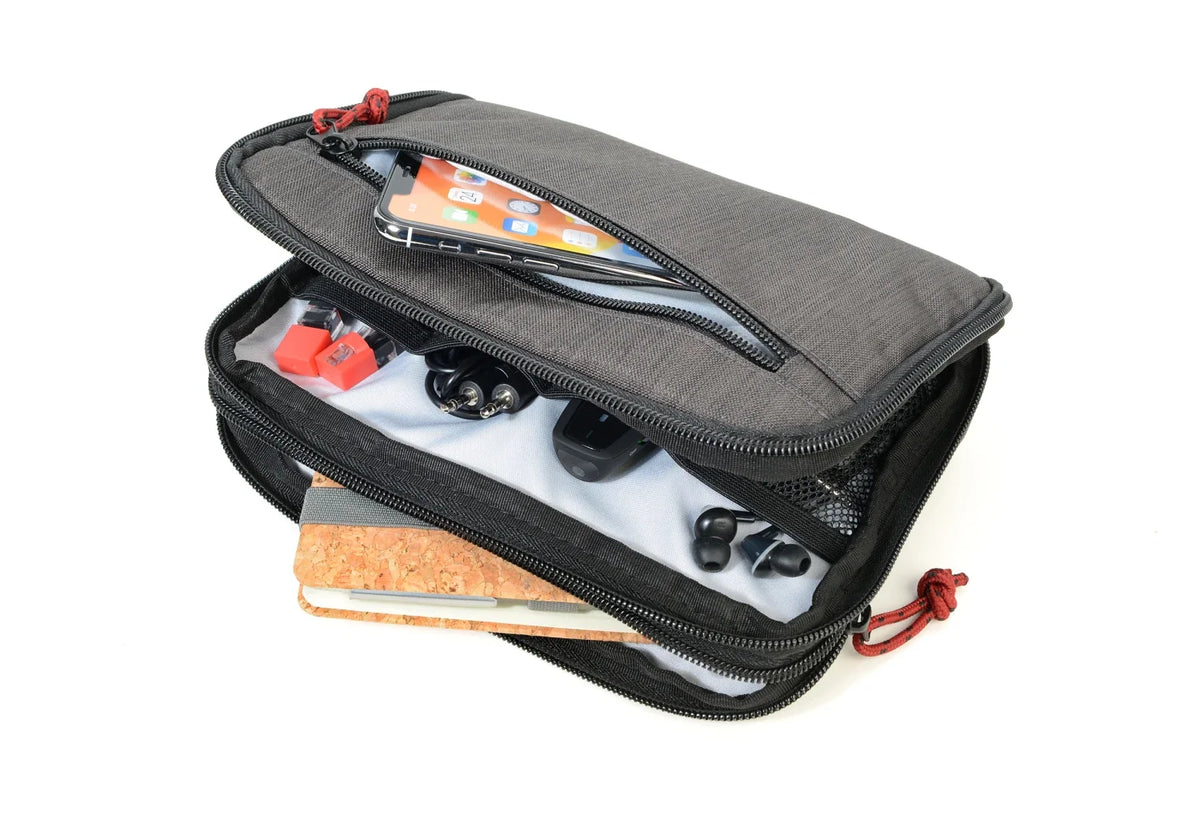 TROIKA Business Tech Pouch 2, compartments