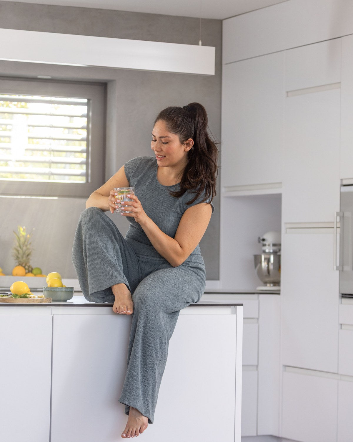Home & Kitchen: sitting on the kitchen counter with a glass of water (Beurer Academy)